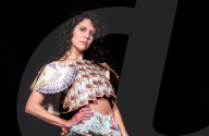 FEATURE - Das billigste Kleid der Welt: Es ist aus 2500 venezulanischen Bolivar Banknoten geschneidert