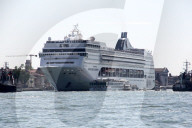 NEWS - Kreuzfahrtschiff rammt Touristenboot in Venedig – zwei Verletzte