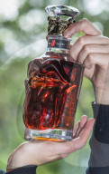 FEATURE - Hochprozentig und kostspielig: Bonhams versteigert Suntory Sonderabfüllung Rolling Stones 50th Anniversary
