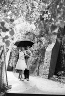 FEATURE - Blick zurück: Verliebte Pärchen anfangs 1960er Jahre