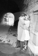 FEATURE - Blick zurück: Verliebte Pärchen anfangs 1960er Jahre