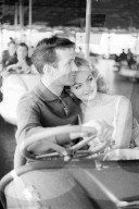FEATURE - Blick zurück: Verliebte Pärchen anfangs 1960er Jahre