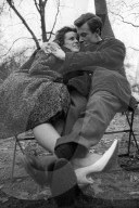FEATURE - Blick zurück: Verliebte Pärchen anfangs 1960er Jahre