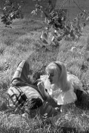 FEATURE - Blick zurück: Verliebte Pärchen anfangs 1960er Jahre