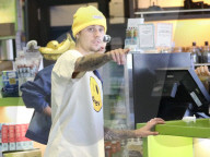 PEOPLE - Hier funkelt der Ehering von Justin und Hailey Bieber