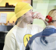 PEOPLE - Hier funkelt der Ehering von Justin und Hailey Bieber