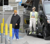 PEOPLE - Hier funkelt der Ehering von Justin und Hailey Bieber