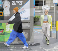 PEOPLE - Hier funkelt der Ehering von Justin und Hailey Bieber