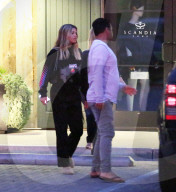 EXKLUSIV - Sofia Richie geht ohne Scott essen