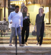 EXKLUSIV - Sofia Richie geht ohne Scott essen