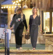 EXKLUSIV - Sofia Richie geht ohne Scott essen