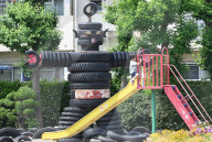 FEATURE - Ökologisch: Der Reifen Spielplatz