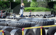 FEATURE - Ökologisch: Der Reifen Spielplatz