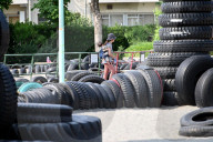 FEATURE - Ökologisch: Der Reifen Spielplatz