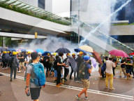 NEWS - Nach Gewalt in Hongkong: Kontroverses Gesetz vertagt