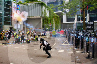 NEWS - Nach Gewalt in Hongkong: Kontroverses Gesetz vertagt