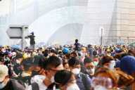 NEWS - Nach Gewalt in Hongkong: Kontroverses Gesetz vertagt