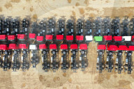 FEATURE - LKWs aufgereiht in Autofabrik in Liuzhou, China