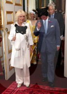 PEOPLE - Prinz Charles und Camilla hinter Masken am Elephant Family Animal Ball