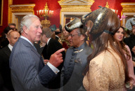 PEOPLE - Prinz Charles und Camilla hinter Masken am Elephant Family Animal Ball