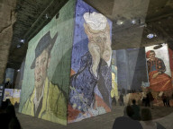 FEATURE - Projektionen von Kunstwerken Vincent van Goghs im Kulturzentrum eines ehemaligen Steinbruchs  in Les Bau-de-Provence