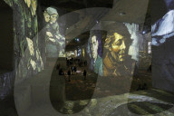 FEATURE - Projektionen von Kunstwerken Vincent van Goghs im Kulturzentrum eines ehemaligen Steinbruchs  in Les Bau-de-Provence