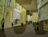 FEATURE - Projektionen von Kunstwerken Vincent van Goghs im Kulturzentrum eines ehemaligen Steinbruchs  in Les Bau-de-Provence