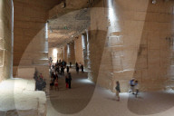 FEATURE - Projektionen von Kunstwerken Vincent van Goghs im Kulturzentrum eines ehemaligen Steinbruchs  in Les Bau-de-Provence