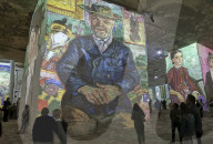 FEATURE - Projektionen von Kunstwerken Vincent van Goghs im Kulturzentrum eines ehemaligen Steinbruchs  in Les Bau-de-Provence
