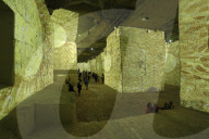 FEATURE - Projektionen von Kunstwerken Vincent van Goghs im Kulturzentrum eines ehemaligen Steinbruchs  in Les Bau-de-Provence