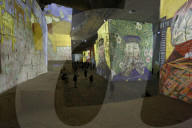 FEATURE - Projektionen von Kunstwerken Vincent van Goghs im Kulturzentrum eines ehemaligen Steinbruchs  in Les Bau-de-Provence
