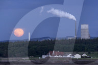 FEATURE - Erdbeermond über Dunbar in Schottland