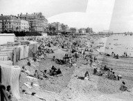 FEATURE - Blick zurück: Strandleben in England im 20. Jahrhundert