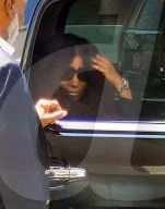 PREMIUM EXCLUSIVE Chaka Khan Relaxes With A Smoke Before Jetting Out Of L.A.