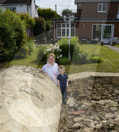 FEATURE -  Überraschung: Familie entdeckt bei Erdarbeiten im Garten einen Luftschutzkeller aus dem 2. Weltkrieg