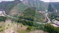 NEWS - China: Ausflüger stauen den Verkehr Richtung Gelber Fluss-Staudamm in Provinz Henan
