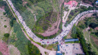 NEWS - China: Ausflüger stauen den Verkehr Richtung Gelber Fluss-Staudamm in Provinz Henan
