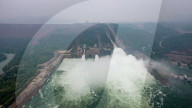 NEWS - China: Ausflüger stauen den Verkehr Richtung Gelber Fluss-Staudamm in Provinz Henan