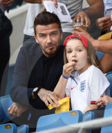 PEOPLE - David Beckham küsst Tochter Harper auf der Tribüne der Frauenfussball-WM