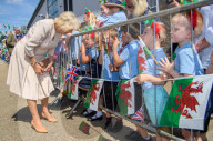 PEOPLE - Prinz Charles und Camilla bereisen Wales