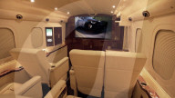 FEATURE - Umgebauter Lastwagen ist ein Sitzungszimmer auf Rädern