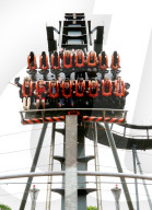 FEATURE - Die etwas andere Abschlussfeier: Studenten der Staffordshire Uni in der Oblivion Achterbahn des Alton Towers Freizeitparks