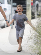 PREMIUM EXCLUSIVE Jennifer Garner Flashes Her Super Cute Dimples After Sam's Swim Class