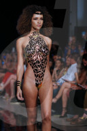 PEOPLE - Models auf dem Catwalk für "Black Tape Project" an der Miami Swim Week