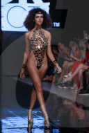 PEOPLE - Models auf dem Catwalk für "Black Tape Project" an der Miami Swim Week