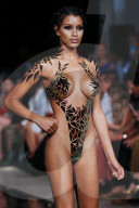 PEOPLE - Models auf dem Catwalk für "Black Tape Project" an der Miami Swim Week