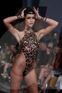 PEOPLE - Models auf dem Catwalk fÃ¼r "Black Tape Project" an der Miami Swim Week
