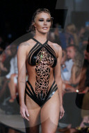 PEOPLE - Models auf dem Catwalk fÃ¼r "Black Tape Project" an der Miami Swim Week