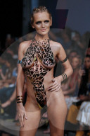 PEOPLE - Models auf dem Catwalk für "Black Tape Project" an der Miami Swim Week