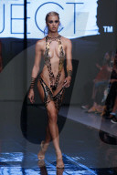 PEOPLE - Models auf dem Catwalk fÃ¼r "Black Tape Project" an der Miami Swim Week